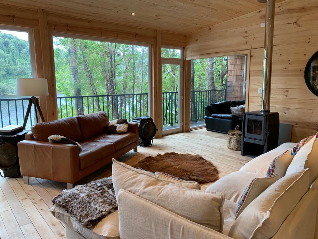 ESPECTACULAR CASA EN LAGO HUILLINCO | CHILOE