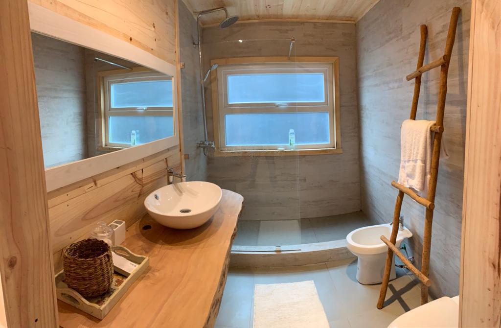 ESPECTACULAR CASA EN LAGO HUILLINCO | CHILOE